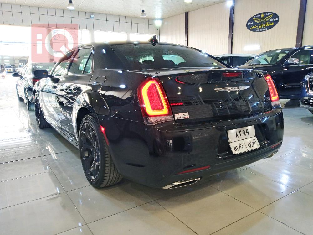 کرایسلەر 300